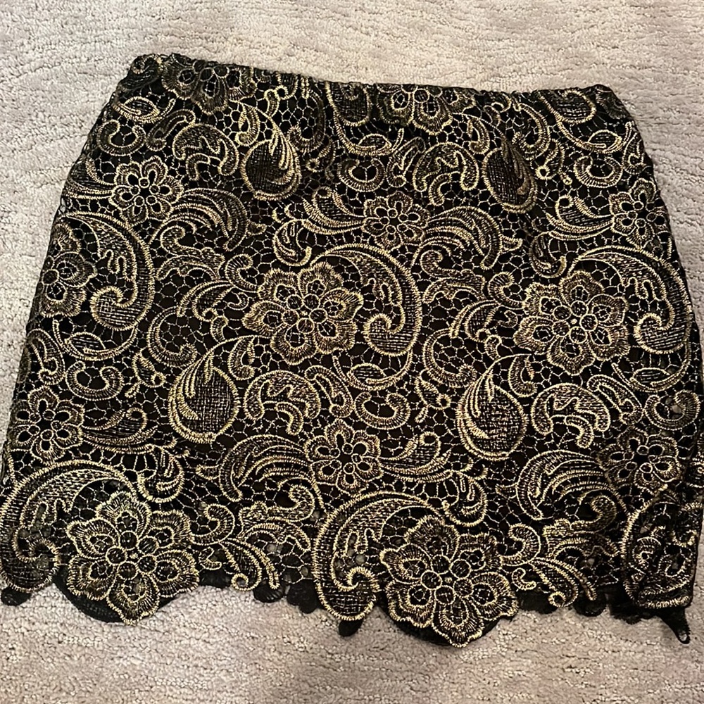 EUC.  Black and gold miniskirt.